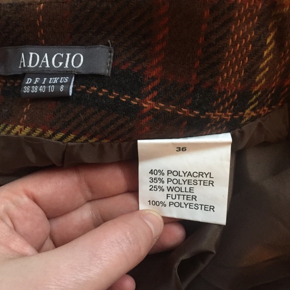 NWOT Adagio mini skirt. Size 8. - Picture 6 of 6